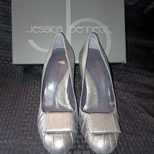 NIB Jessica Bennett metallic heels size 8